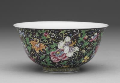 图片[3]-Bowl with Indian lotus scrolls in falangcai polychrome enamels on a black ground, Qing dynasty, Qianlong reign, 1736-1795-China Archive